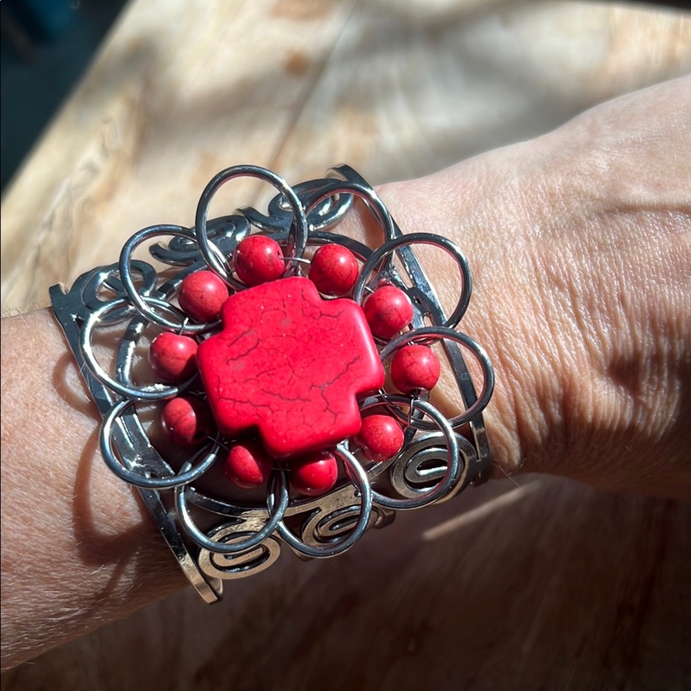 Cuff bracelet with red coral cross E